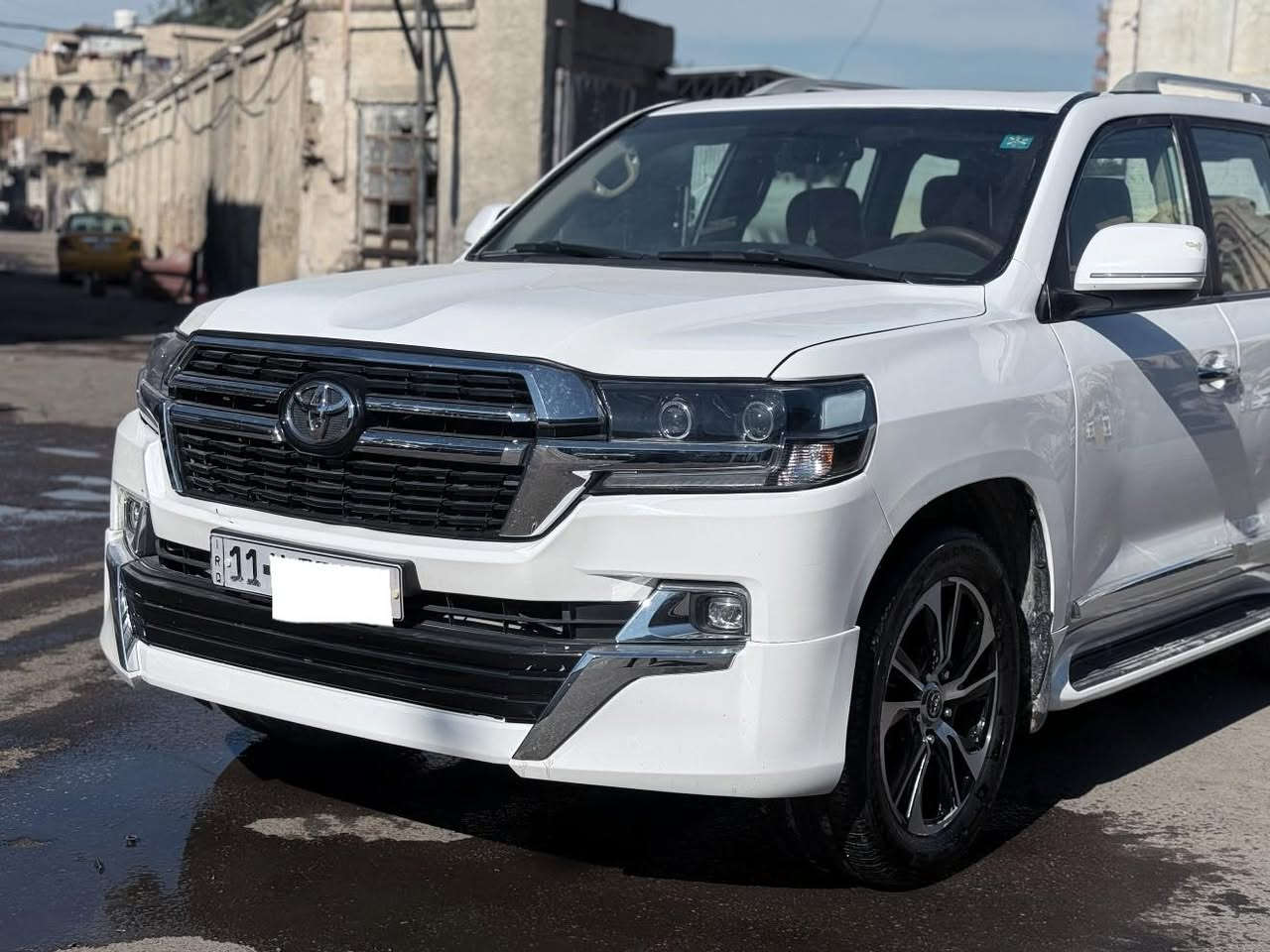 السلام عليكم تيوتا لاندكروز2014 محدث2020 سيارة جافيه ومعمره شاصي وبجم مكفول سياره فول مواصفات فتحه جلد حساساات كامره خلفيه داخل قرميدي ثلاجة وسطاني محرك 6سلندر4000المرغوب سياره تدفئه تبريد كلها شغال مابيها نقص حلوه وجاهزه وبالخير على  الياخذها السعر260 وبيها مجال للاستفسار الاتصال على هذا الرقم بي واتساب ‭0771 442 5748‬
