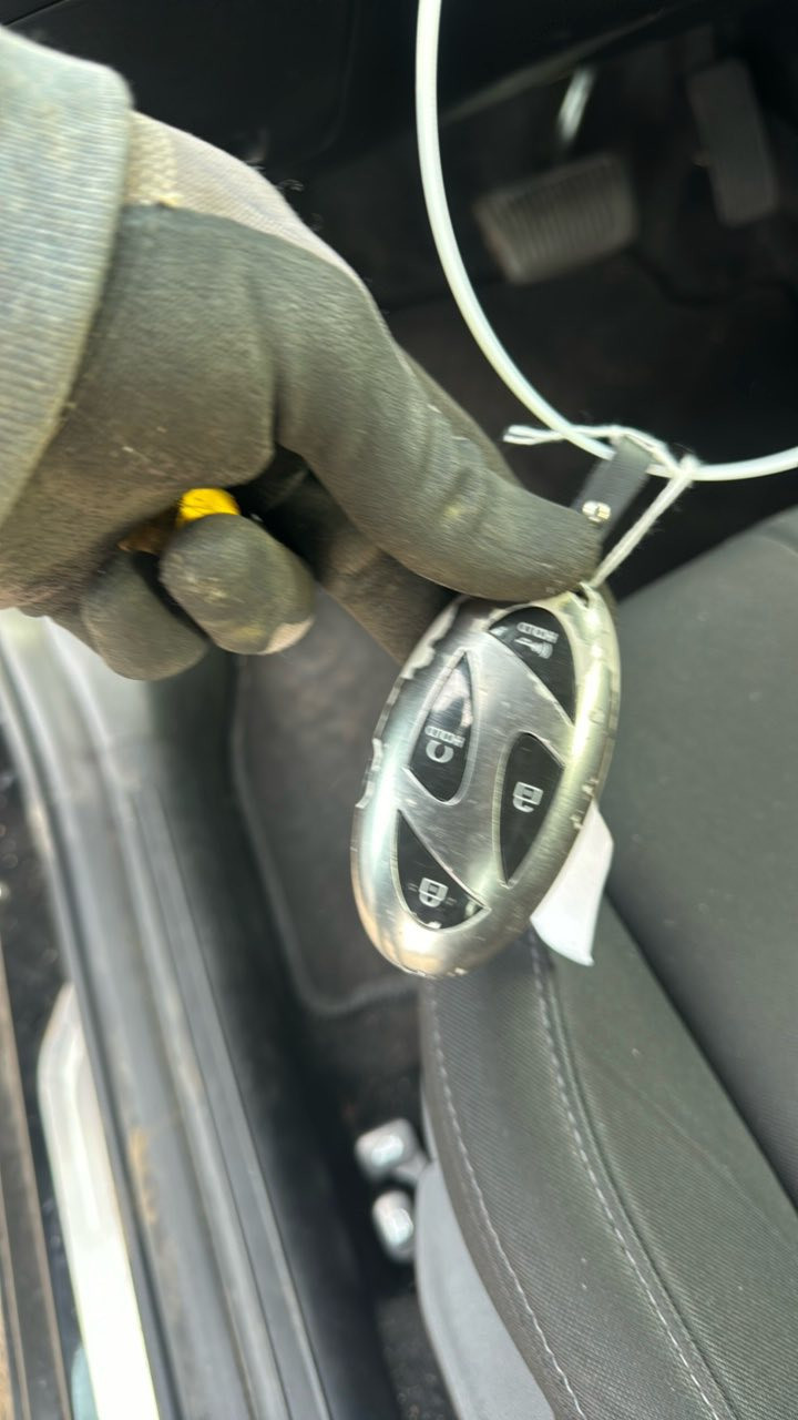 السلام عليكم شباب عندي النترا ٢٠٢٤ لون اسود السيارة بصمة تشغيل عن بعد شاشة متصله الحادث كما موضح بالصور  محرك ٢٠٠٠ دوش السيارة موجود بالحرة الي يريد يدخله كتاب شهداء ترهم السعر ١٠٩٠٠ دولار للاستفسار هذا رقمي *********** واتساب *********** واسف على الاطالة
