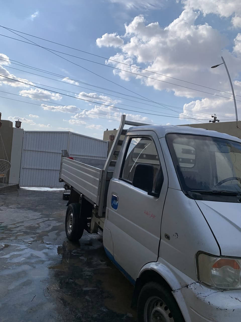 السلام عليكم بكم او كيا 

قلاب صيني حلوه ونضيفه 

موديل 2013 جديده

مرقم بغداد تحويل ثاني يوم 

صاحبه موجود با الشرقاط 

سنوية تسقط 27 شهر  4 

السعر 27 وبي مجال قليل صدر نضيف وتواير نص عمر 

اتصل ***********

زين***********
