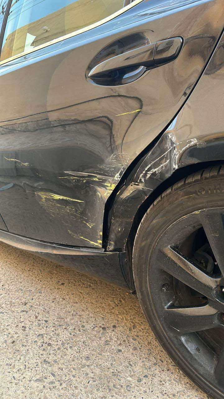 🚗 للبيع — Lexus IS300 / موديل 2018
‏🇯🇵 فول مواصفات / 1/1
📍 الممشى: 108 miles only
💰 السعر: 150 ورقة — بيها مجال بسيط
📌 مكان السيارة: تكريت

🔥 مواصفات السيارة:
 • ماشية قليل جداً (108 miles فقط)
       •    فتحة - بصمة - جلد - كشن بارد حار
 • فول / 1 على 1
 • لـد متغيّر عن طريق البرنامج (وممكن يرجع أصلي)
 • صرفية ممتازة
      •     رقم كركوك دولي تحويل ثاني يوم

🛠️ معلومات الحادث (أمريكا):
السيارة صار عليها حادث سرقة فقط،
وتبدلت 3 قطع بدون أي ضرر أو ضربة هيكلية:
 • جامِلَغ (Fender)
 • باب (Door)
 • بونيد (Hood)
التبديل كان قطع فقط—الشاصي والدعاميات سليمة 100%.

📞 للتواصل*********** تكريت, صلاح الدين
