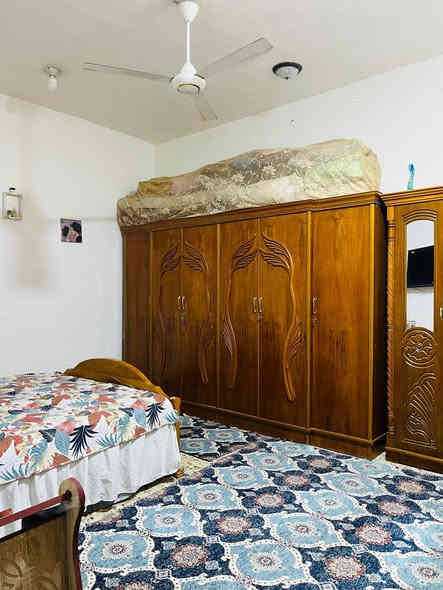 بسم الله الرحمن الرحيم         

          #دار_للبيع

موقع الدار :  حي الحكم
____________________________________
#المساحه : ١٣٥ م 

#تفاصيل_العقار ::
 بناء طابقين يتكون الطابق الاول من براني مع صاله مع مطبخ مع غرفتين مع صحيات داخليه و خارجيه 
بناء الطابق الثاني غرفه مع صاله
____________________________________

#السعر_الدار:   ١١٨ مليون دينار مع مجال

____________________________________
#من يرغب بعرض عقار مراسلتنا  على الرقم وتساب
 ***********  و  ***********   
وارسال جميع التفاصيل والمعلومات صور العقار مع موقع العقار 

🏘مكتب البركة للعقارات حي العسكري مقابيل كراج حي العسكري
