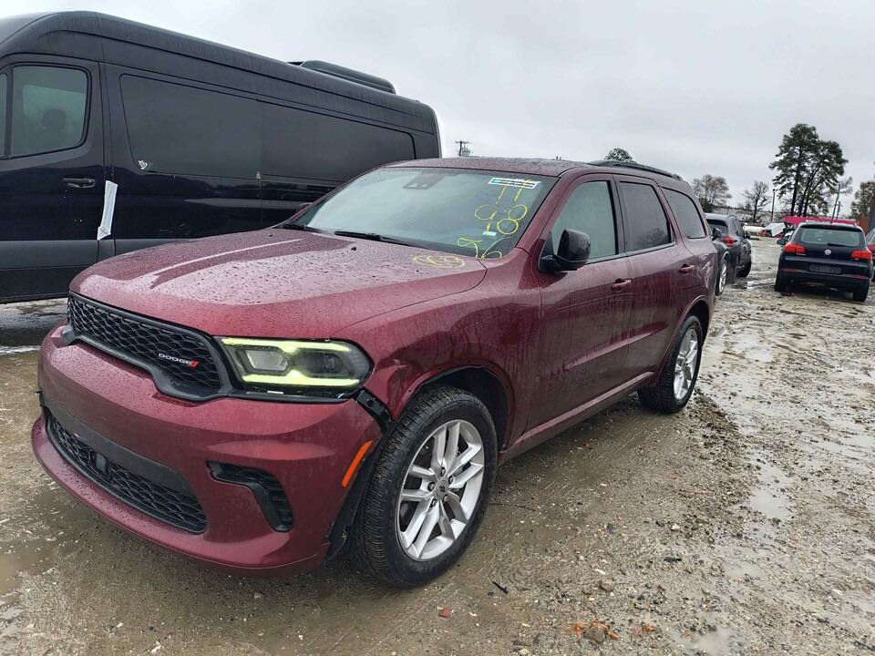 للبيع دودج دورنگو شبه الآكلين 2024 / فوول
السيارة منقولة على البصرة قريب جدا الوصول ماله 
تريد تروح انته ادخله وتجي بيه من البصرة قيادة او معقب السيارة لاضرر ايرباك و لا راديتر بحساب بچم كبس خلصان من التصليح.. 

 وانشالله مهل و شافيك كل الخير 

❗️❗️مواصفات فوووول 

فتحة سقف 
تشغيل عن بعد (Remote Start)
رادار امامي (تحديد مسار)
رادار جانبي (نقاط عمياء)
رادار خلفي (التحذير من الاصطدام)
اوتو ستارت Auto Start 
اوتو ستوب Auto Stop
كشنات جلد+خزن ميموري
شاشة كبيرة لمس
حساسات خلفية+ كاميرا 
وضعيات القيادة
شفتات استيرن+تحكمات استيرن
مانع انزلاق+ABS
منافذ AUX+USB

 مبايل ***********
