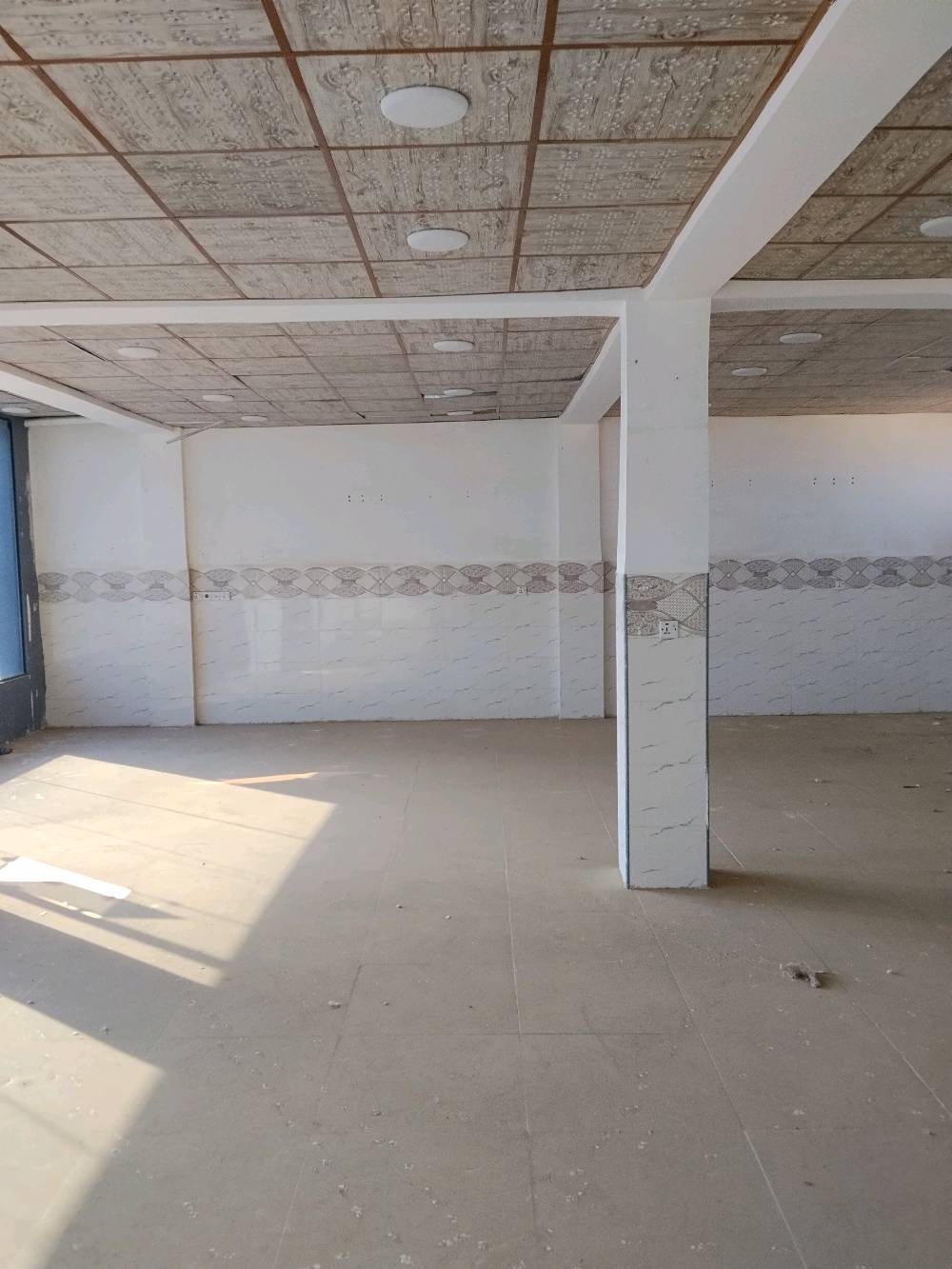 منشور رقم ٧١
اللهم صلِّ على محمد وآل محمد 
بناية تجارية ٣ طوابق  للبيع طابو صرف المساحة ٣١٢ م² الواجهة ١٣ م تتكون من ٤ محلات وقاعتين و٤ مشتملات كل مشتمل يتكون من غرفتين نوم واستقبال وصالة ومطبخ وصحيات البناء طابوق والسقف صب مسلح بناء حديث درجة أولى مؤجرة خير من الله الموقع المسيب حي الموظفين على الشارع العام مباشرة
لتفاصيل أكثر والسعر  الإتصال ب 
***********
***********
ابو محمد