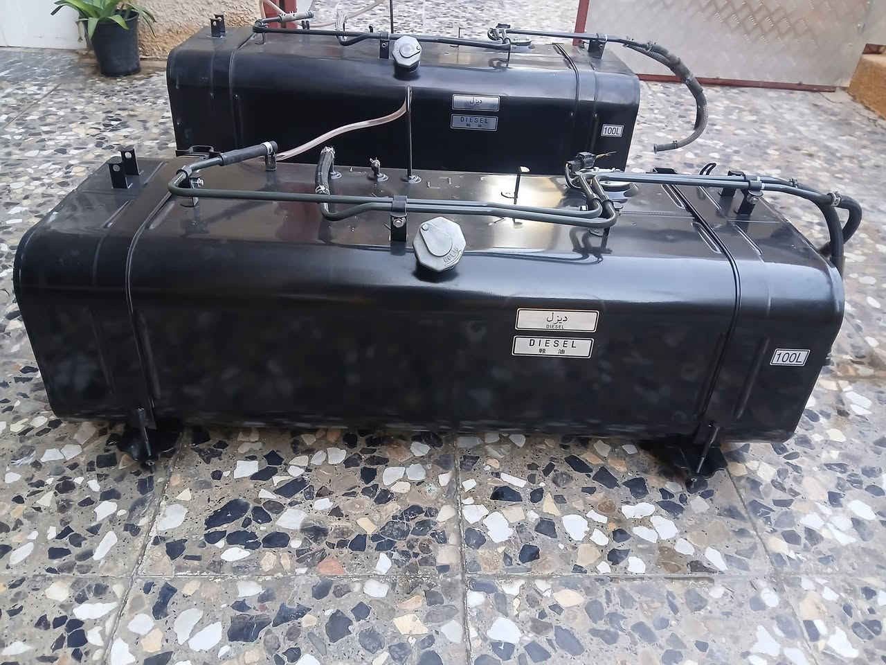 سلام عليكم للبيع تانكيات ١٠٠لتر مال كنتر بلادي كامل زيرو جيب وشد عل الفحل ***********مكاني بغداد
