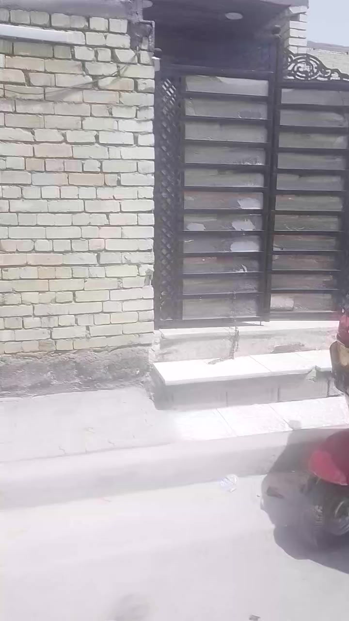 ,بيت للبيع 100متر كامل طابوك العنوان شعب خلف السده زراعي مكاتبه فقط السعر ب66وبيه مجال قليل ***********
