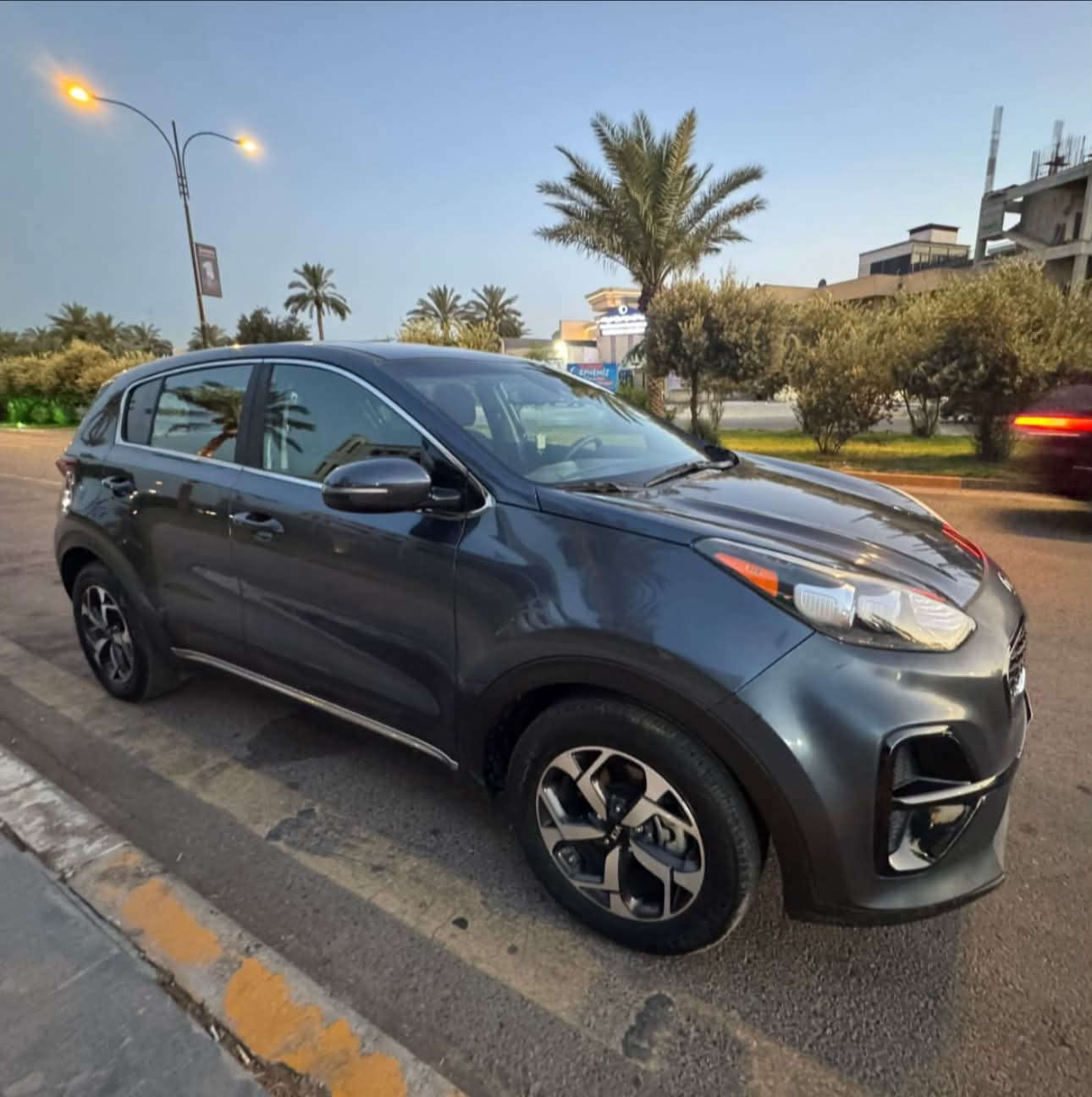 السلام عليكم
سبورتج 2020 للبيع
وارد امريكي ضرر خفيف 
مواصفات lx تبريدها فول 
نضيفه جدا جدا ماشيه ٣٥ السعر 155$رقمها بغداد. اتصال على رقم ***********
