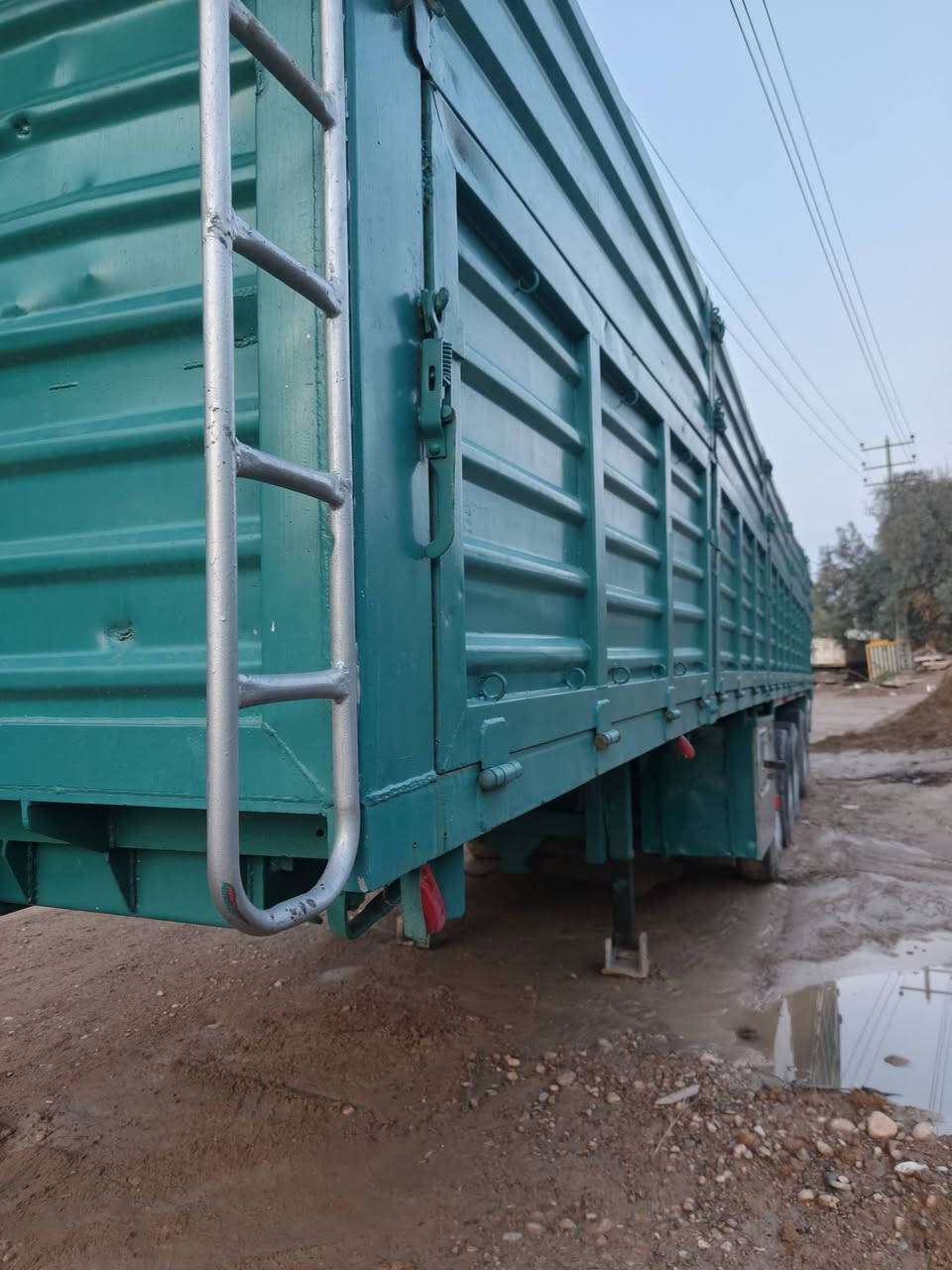 السلام عليكم عربانه تتفتح طول 12.50شاصي 16دناكير 14 صيني جوبلس 3رفاعات العربانه مكفول من الفطر والكسر مابيها جادر مكان ديالى 
بعقوبه ,,,, مكلف بالنشر """
***********اتصال
