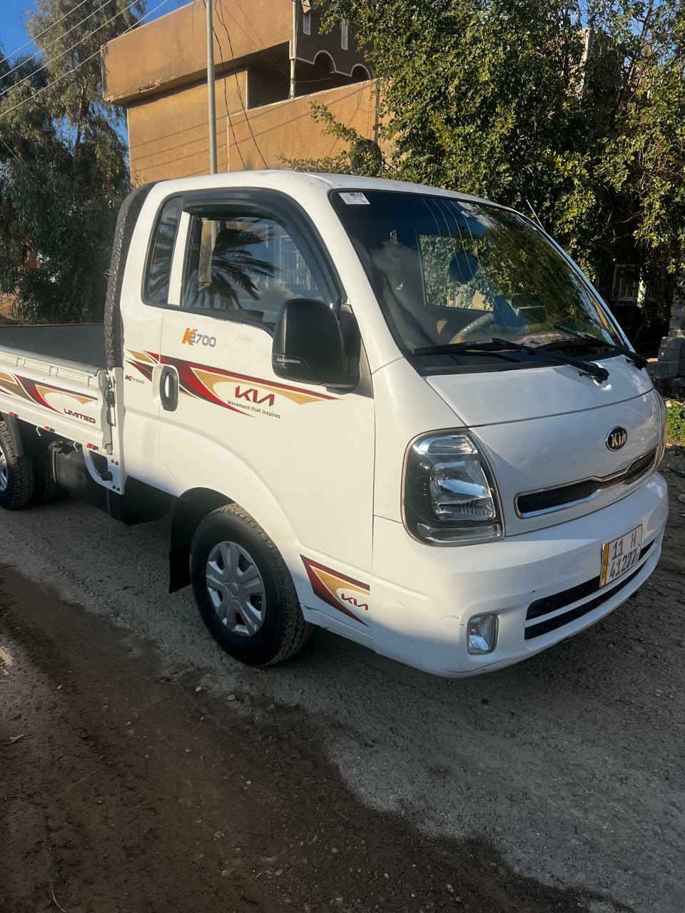 كيا (2020) مفولة اي نقص مابيها 
سنويا بسمي   (حرة )
مكفولة من التبديل 
بيها طخة بلباب فقط 
لا خياس ولا اي شي بيها 
تخم تاير جديد 
محرك خير من الله سبانة ماممدود عليها 
بدون غرامات بدون ضربة مصفرة من كلشي 
تحط كير وتطلع 
سعر (١٣٠ ) 
***********
غير متواجد ع الخاص .
مكان ديالى
