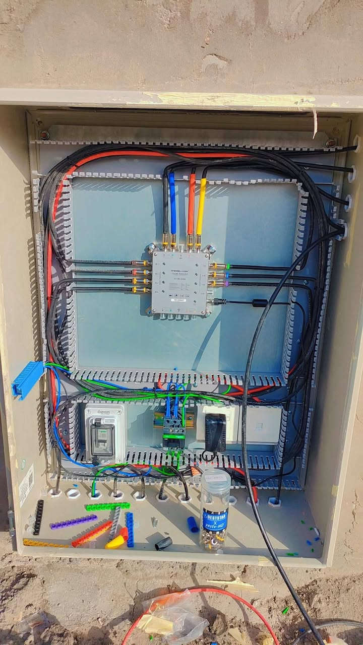 📡 عندما تكون الجودة مطلباً... فالدقة هي العنوان.
تنفيذ بورد خاص بمنظومة الستلايت المركزي (Multi Switch) لعدد 7 رسيفرات من شركة مورال، مع ضبط وتثبيت القمر نيلسات بنسبة إشارة 98% لضمان أعلى استقرار وأفضل أداء للمشاهدة.
🔹 توزيع احترافي للإشارة
🔹 ثبات عالي وجودة مضمونة
🔹 تنفيذ مرتب وفق الأصول الفنية
تنفيذ كادر الماستر للتأسيسات الكهربائية وبوردات السيطرة.
نسعى دائماً لتقديم عمل يليق بثقتكم... وإن شاء الله الشغل يعجبكم.
للاستفسار الاتصال على 
***********
