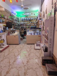 محل موبايلات للبيع كامل هو وغراضة وبي ادوات واجهزة الصيانة للتواصل 077...
