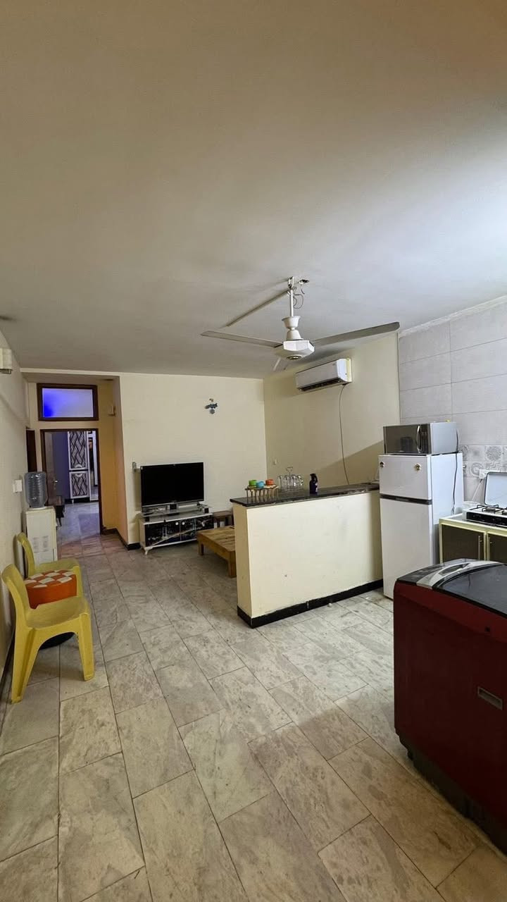 #للايجار____في____السيدية
شقة نظيفة درجة اولى مؤثثة بالكامل 

تحتوي على غرفتين نوم صالة مطبخ وخدمات 

(ترهم شباب)

قيمة الاجار:750 الف 

للاستفسار:***********

او زيارة مكتب الفهد الهندسي للمقاولات العامة/شارع جامع الاقصى مقابل مكتبة الحكم سنتر
