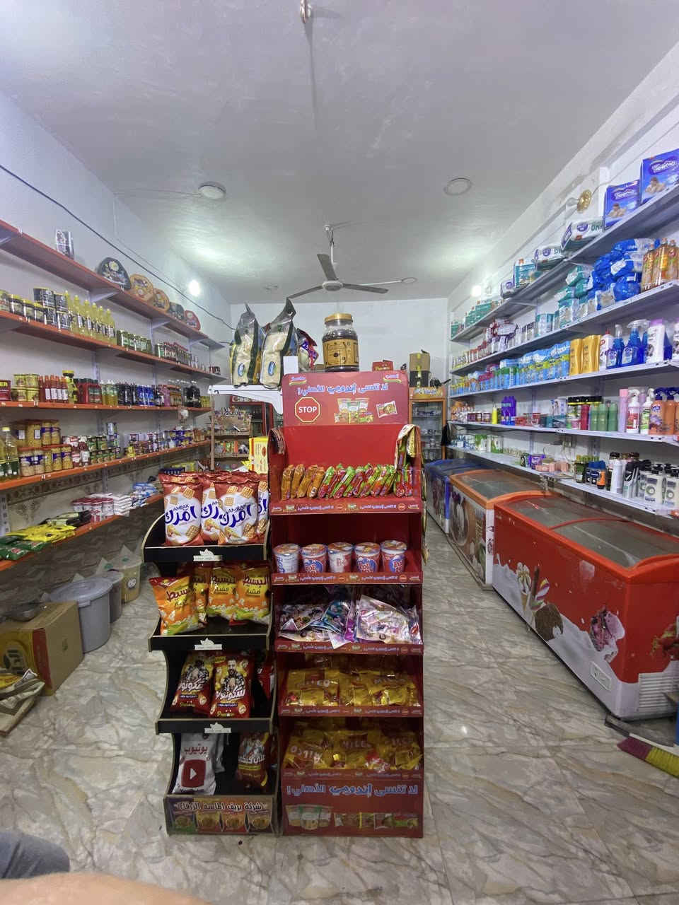 اسواق للبيع لعد التفرغ بلجاير شارع احمد الشبلاوي ابو السمك  الدخل اليومي 175الئ200الاجار 300بي 6بردات و3مجمدات وكامرات وسفينه وصطيه وميز  ينباع شلع تريد تبقه ماجر بلمحل تريد بس المواد والبردات ابيع شلع 
للاستفسار ***********
