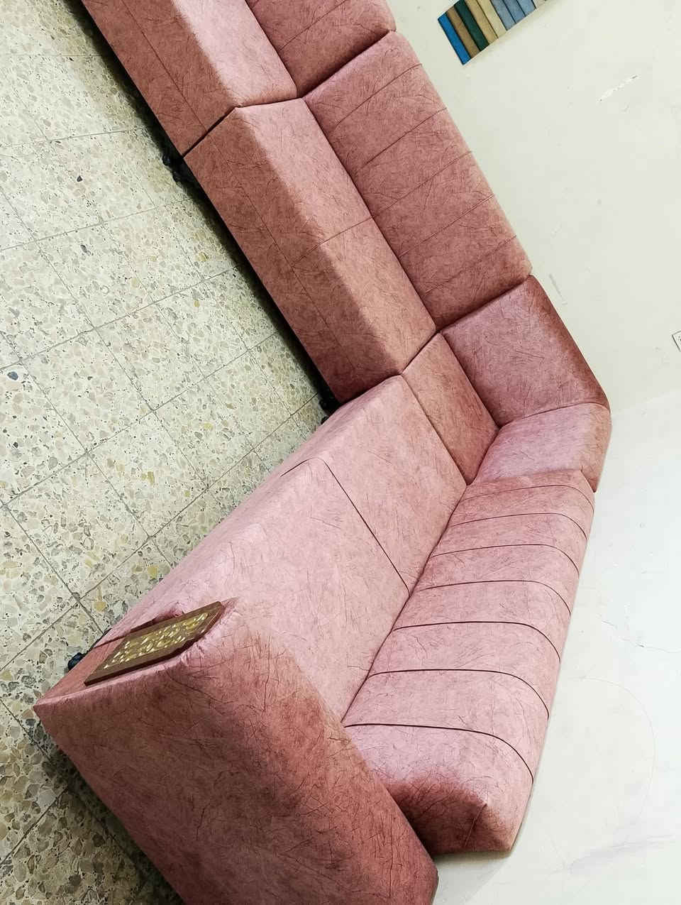 ديوان ٩ مقاعد للبيع نضيف جدا بدون اي ضرر جديد ممستخدم درجة اولى تسكام قماش جديد اصلي سفنج ضغط عالي مميز اول خشب بلوك السعر ٢٧٠ بي مجال بصيط مكان بغداد الحرية اي استفسار علخاص موجود توصيل بكروة رقم الهاتف ***********
