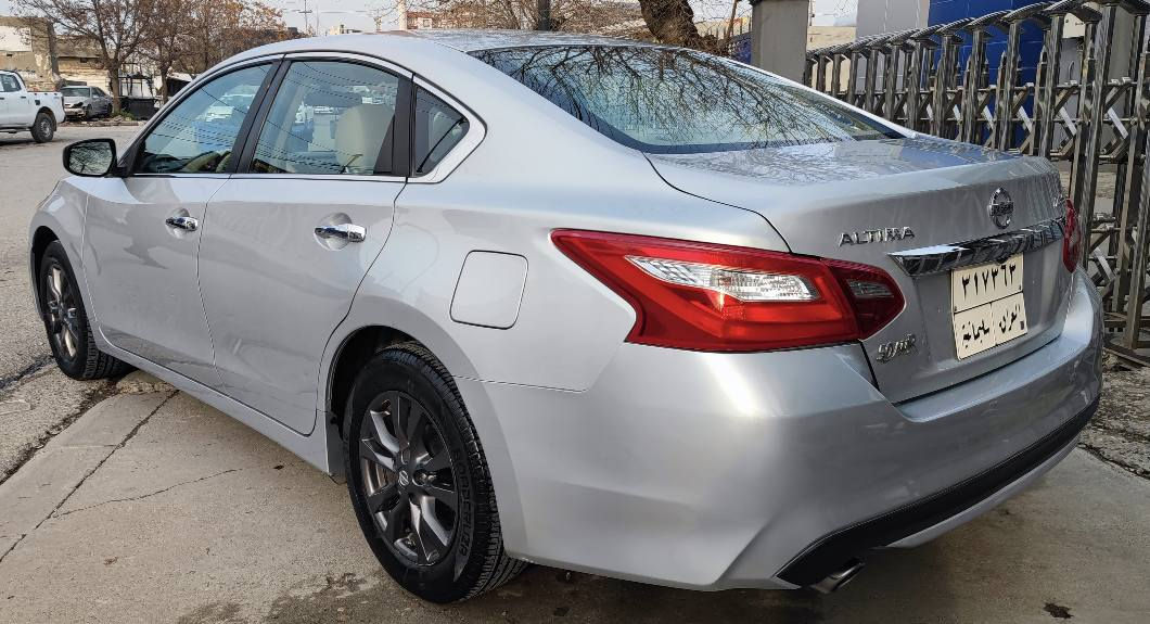 نيسان التيما موديل ٢٠١٨ مواسه فات خليجي ٢ بارجه بؤياخ و به له يه ك بي ناو بي ايرباك بي كرانه ووه گيرؤمه كينه به شه رت نه كراوه ته ووه
سعر.  ١٢٧$ به ناوخؤمه وه يه به سمه شه غال ناوزه رد شاشه و كاميره ويل كه ب لايت ليدو زينون سبيري دانه به زيووه. ١١٧هه زاركيلؤمه تررؤشتووه. 
ز.م*********** شوين سليماني السليمانية, العراق
