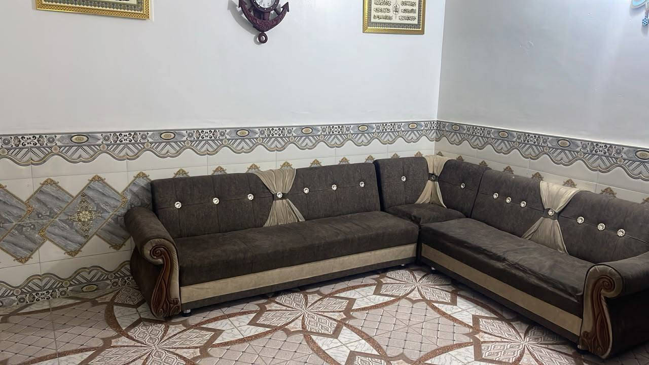 للبيع دار سكنية (بالتقسيط) - فرصة للسكن أو الاستثمار 🏡
​الموقع: [حي الصمود 2]، بالقرب من "مندي وتنور" (موقع حيوي ومميز).
المساحة: 108 متر مربع.
​إذا كنت تبحث عن دار سكنية وبشروط دفع ميسرة تتناسب مع ميزانيتك، هذا العرض يوفر لك فرصة التملك بضمانات كاملة.
​شروط الدفع:
​المبلغ المقدم: 35,000,000 دينار عراقي.
​القسط الشهري: 350,000 دينار عراقي فقط.

ملاحظة :البيت ساحب عليه عقار وأنطي كافة الضمانات للمشتري لضمان حقه
***********
