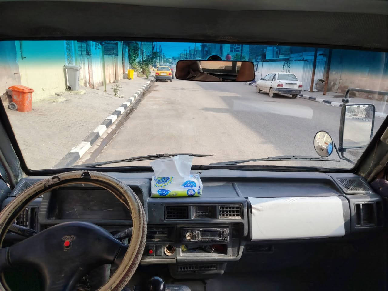 للبيع كيا حمل موديل 94 رقم نجف انكليزي سنوية هسه طالعه لحد 2030  كير ومحرك واكسل وباور كله نظيف ومعاملتهه بعدهه جديده من فحص وهزه وضريبة يعني اللي يشتري كبل بس يبصم ويدفع رسم ويستلم سنويه بأسمه السعر 57 $ وهذا رقمي ***********
