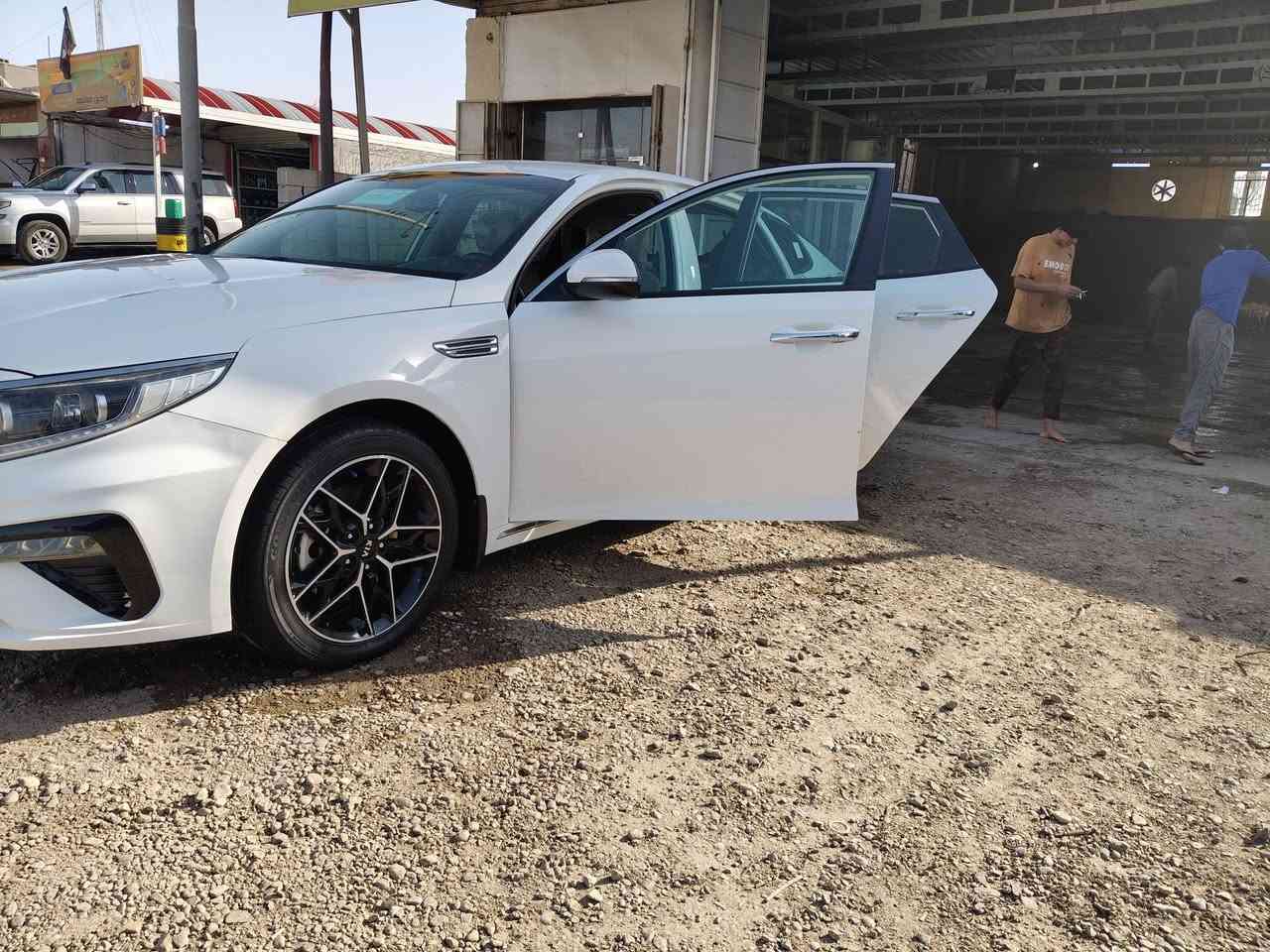 السلام عليكم اوبتمه فول مكينه 2400 رقم بغداد الجديد ماشيه 88 المكان واسط شراي يتصل ***********
