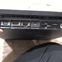 بلايستيشن 4 • ٣ يدات • ٧ ألعاب