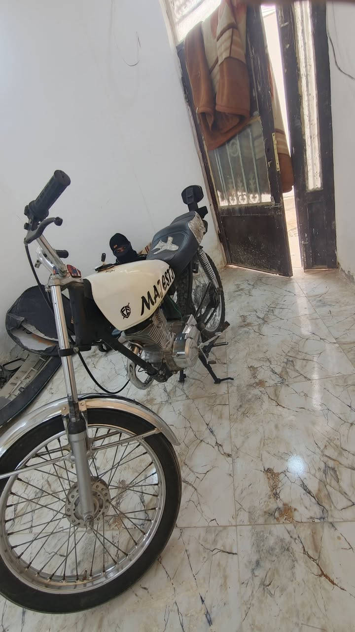 سلام عليكم دراجه كلك كلك كلك للبيع سعر 275 وبيه مجال حك الجيه مكاني نجف حي النداء الرقم***********
