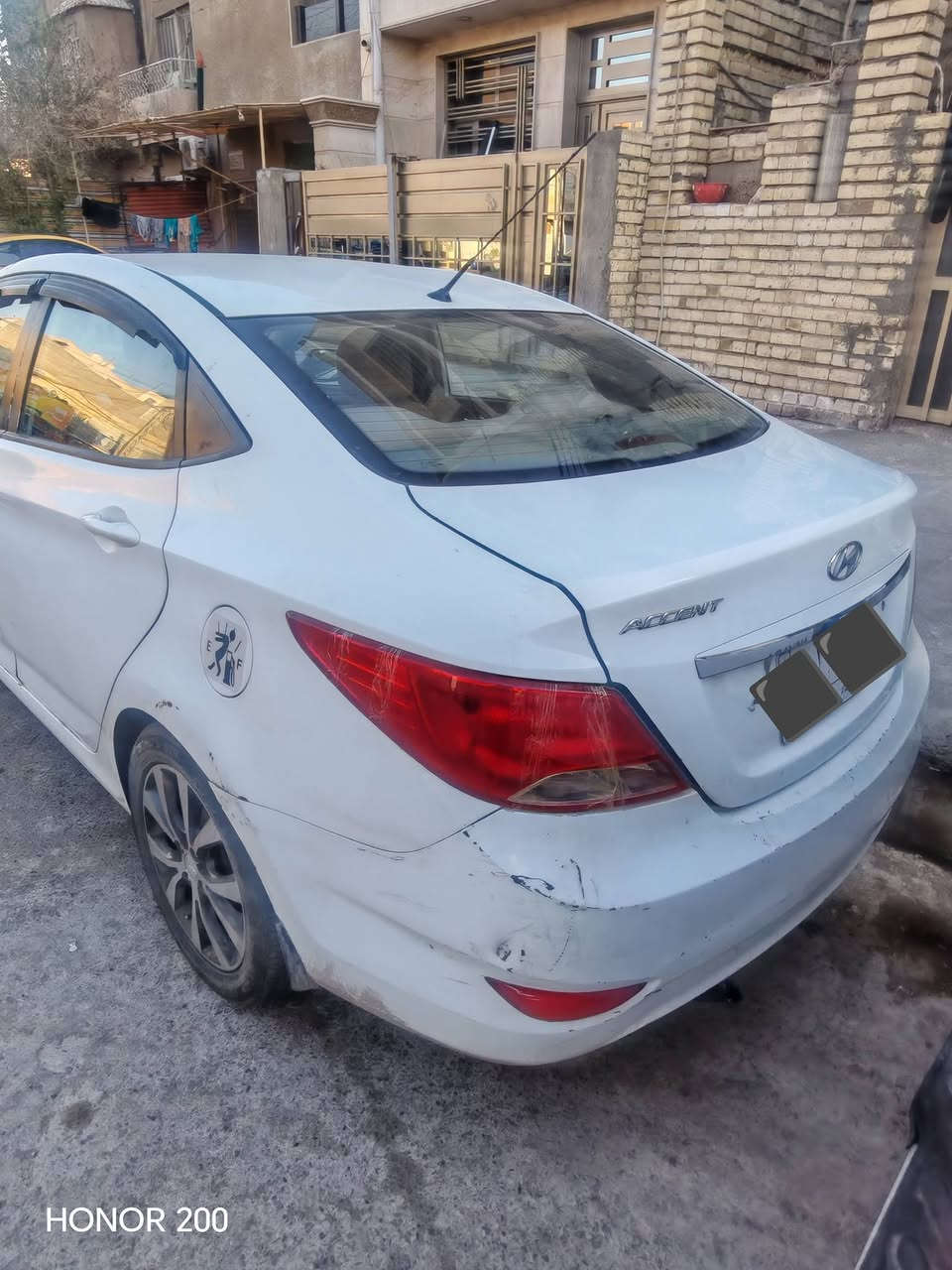 السلام عليكم
هيونداي اكسنت موديل 15 خليجي
ماشية ١٦٧ الف كيلو فول مواصفات سلايد و خمسة ويلكب و تحكمات ستيرن 
السيارة بيهة صبغ في باب خلف السائق اثر طخة بسيطة مثل ما موضح بالصورة
المكان بغداد حي القاهرة
السعر ٩٥ ورقة وبيهة مجال بسيط.
الرقم للاستفسار ***********
