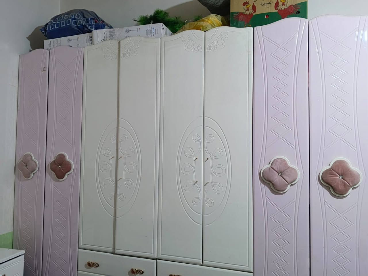 السلام عليكم

غرفة نوم صيني درجة أولى نظيفة وقوية
  
التفاصيل
-كنتور ثمان أبواب، كل بابين مفتوحات على بعضهما وأربع جرارات متصلة خارجية 

-سرير بمخزن كبير 2
-كومديات 2
-تسريحة غرفة نوم (ميز تواليت) ببابين و3جرارات  وتقطيعات للمكياج والعطور و...

-زاوية بمرآة وجرار عدد 2

-ميز تلفزيون ببابين وجرارة وتقطيعات مناسبة للكثير 

السعر 450 
للاستفسار التواصل على الخاص


**إذا كنت صاحب هذا الإعلان وتريد حذفه لأي سبب، رجاءا أرسل رسالة إلى الدعم الفني**