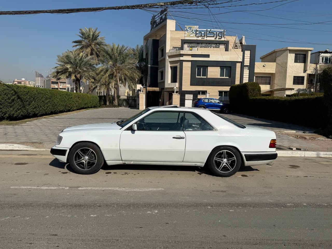 مارسيدس 300ce 
موديل 1988 
سياره عضمتهه حلوه مكينه 300 عنكبوت 
قواعد دبل نضيفه رقم بغداد بسمي تحويل ثاني يوم 
تخم تاير جديد السياره يرادلهه شويه ترتيب للغرفه 
سعرهه 58 ورقه 
للبيع او مراوس ويه ام عيون 
مكانهه كاظميه ساحه عدن او منصور
*********** بغداد, العراق
