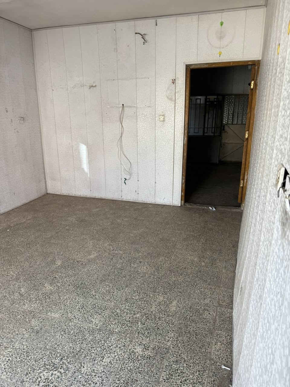 للإيجار بيت مساحة ١٢٠ م طابق واحد
أستقبال + مطبخ + غرفة نوم + صحيات + بيتونة  

العنوان / الشعب شارع الصحة المنطقة المقابل جامع قباء

للأستفسار الاتصال *********** مكتب الكرار للعقار
