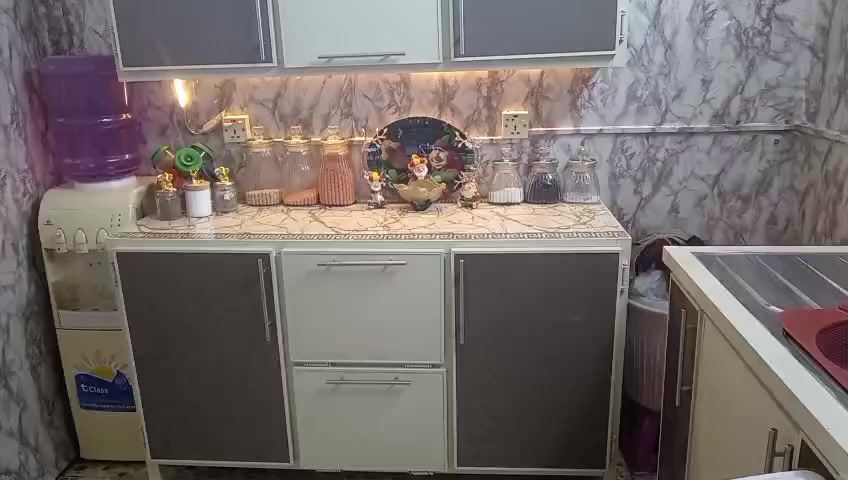 سلام عليكم كونتر لبيع نضيف 
السعر ٣٥٠ بي مجال بصيط ***********
