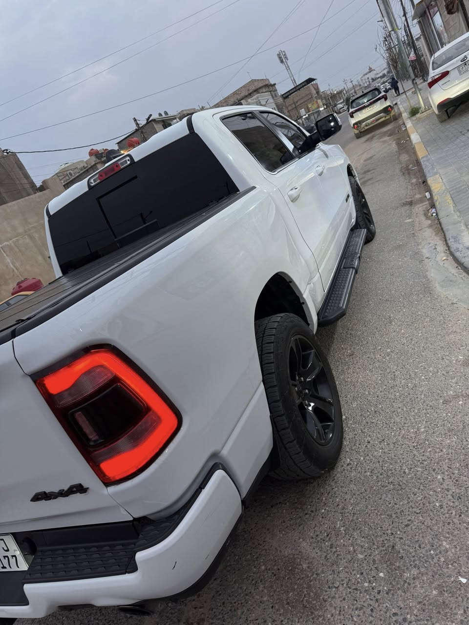 السلام عليكم 
للبيع دوج رام مديل 2022 
سبورت فول مواصفات عدا بنوراما 
مواصفات السبورت معروفه 
السيارة بيها سنوية تضليل 80‎%‎ 
رقم سليمانية سنوية ل2028 
سيارة وارد امريكي حادثه مدكر خلفي  وباب بدي مبدل بلادي بدون ايرباك بجم كبس 
السيارة ماشية 57 الف كيلو
السعر 385 يعني 3 دفاتر و 85 ورقة

للأستفسار ***********
مكان السيارة البصرة
