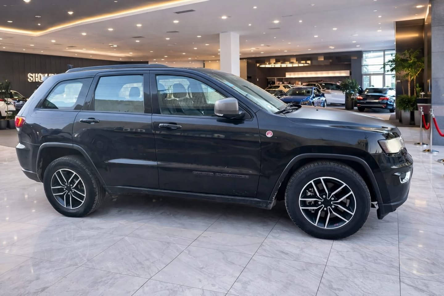 🚗 Jeep Grand Cherokee Trailhawk 4x4
2021
⚫ اللون: أسود لؤلؤي ملكي
📌 الفئة: كاملة المواصفات (فل أوبشن)

✅ محرك قوي وأداء عالي
✅ نظام دفع رباعي احترافي 4x4
✅ فتحة سقف بانوراما
✅ شاشة كبيرة مع نظام ملاحة
✅ كاميرا خلفية + حساسات أمامية وخلفية
✅ مقاعد جلد فاخرة (تدفئة/تبريد)
✅ تشغيل بصمة + دخول ذكي
✅ نظام صوتي عالي الجودة
✅ تحكم ستيرن + مثبت سرعة
✅ أنظمة أمان متكاملة (ABS – Traction – Airbags)
✅ جنوط رياضية أصلية
✅ إنارة LED كاملة

💰 السعر: 250$ فقط (قابل للتفاوض البسيط)
الرقم ***********

⚡ سيارة كاملة المواصفات ..

