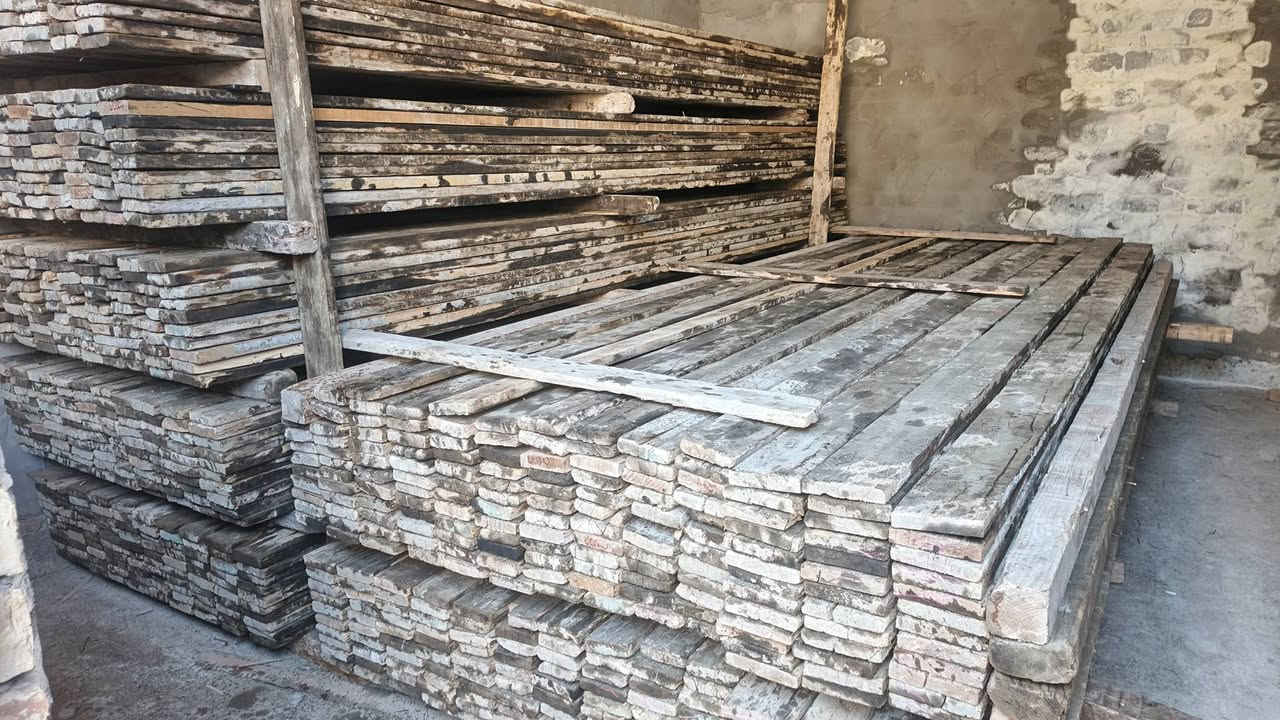 قالب خشب روسي تارس مشتغل شغلتين للبيع يدك مساحة 500متر
في بابل حلة للاستفسار ***********
