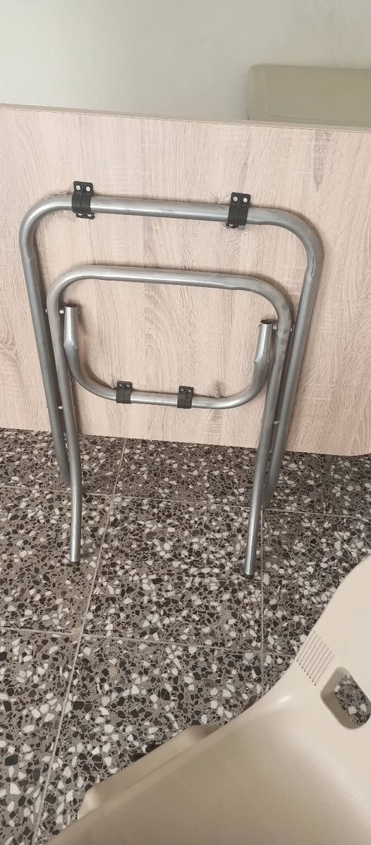 سلام عليكم
ميز وكرسي 

ما مستعمل  حجم الميز متر 
نظيف كدام العين 

سعرهم 60 بي مجال
شراي خابرني وتدلل ..***********
عنوان حي واسطي
