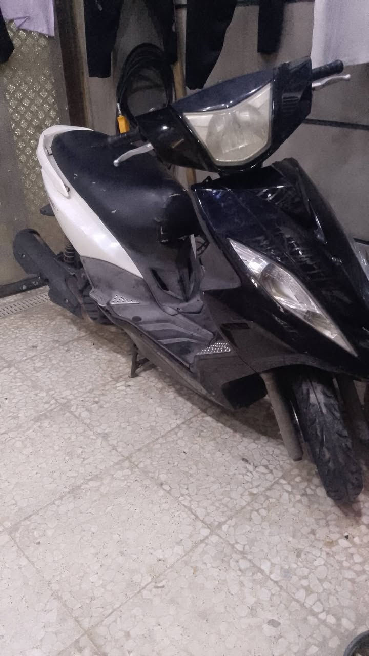 سلام عليكم جيتي ار كاملة من كلشي نقص بس تريشة اليسرى نكرة سلف كهربائيات كلها شغالة 850وبيها مجال حك الجية ***********واتساب

