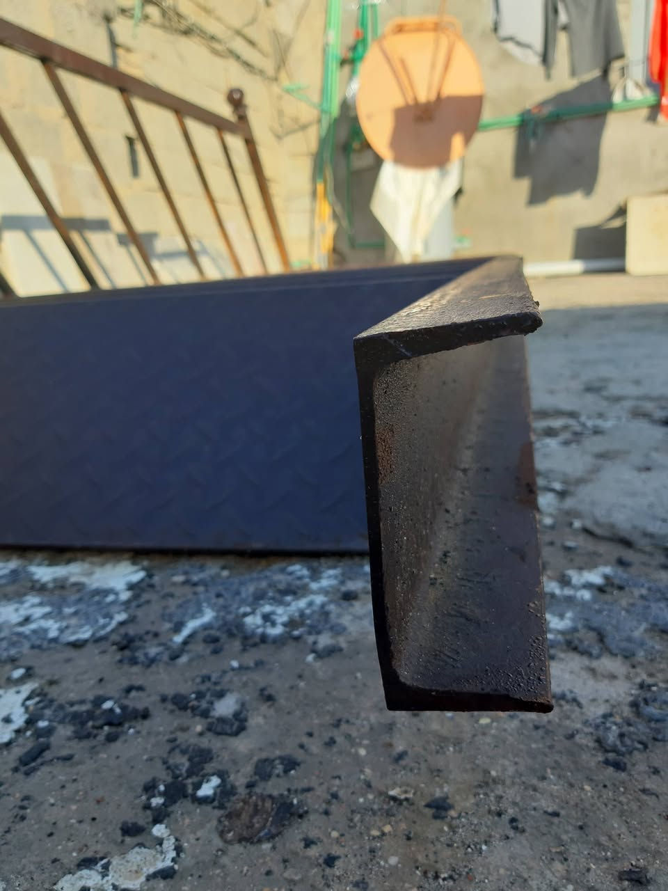 درج حديد ثقيل جنل وليس شخاطه عرض الباية ٨٠ جديد غير مستخدم
***********
