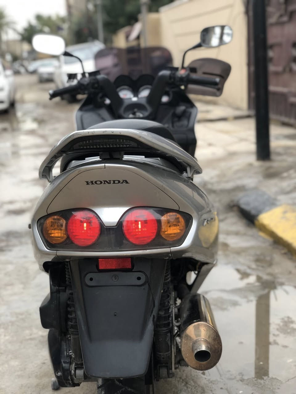 السلام عليكم فورزه 0 6 للبيع دراجه جديده بمعنى الكلمه كلها على وضع البلاد مكينه ما مفتوحه لا نضوح لا تبخير لا تنقيص نضام الإطفاء مال ازدحام شغال نكره سلف بكل وقت كهربائياتها كلها شغاله ستاند حساس ونظام ABS قفل ستيرن قفل جنطه مكاني بغداد حي جهاد  السعر مليون رقمي ***********
