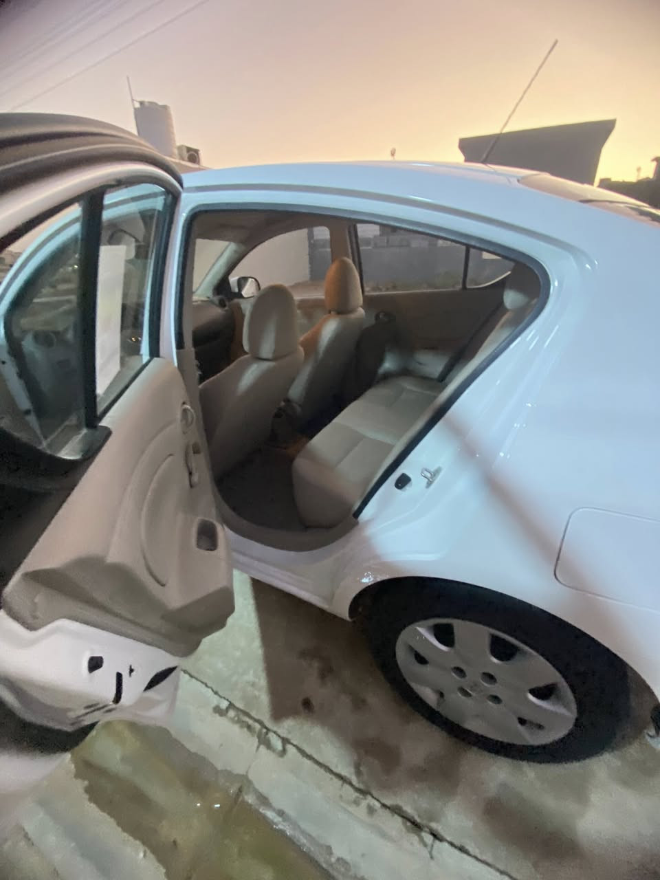 🔥 نيسان سني هندي 2021 للبيع 🔥
🚘 الرقم: سليمانية(بليتة زركة)
📍 المكان: ديالى
🔢 العداد : 30ألف كم
🔧 رصعات صغيرة ومبيّنة بالصور
🆕 الصدر جديد
🛞 تايرات تخم جديدة
🛠️ إدامة كاملة على المحرك
✅ المحرك والگير مكفولات
✨ الدخلية جديدة
💰 السعر 125$
💸 تحويل ثاني يوم
مابيها اي نقص ✅✅
📩 للجادين فقط
***********📞 التواصل خاص أو اتصال
