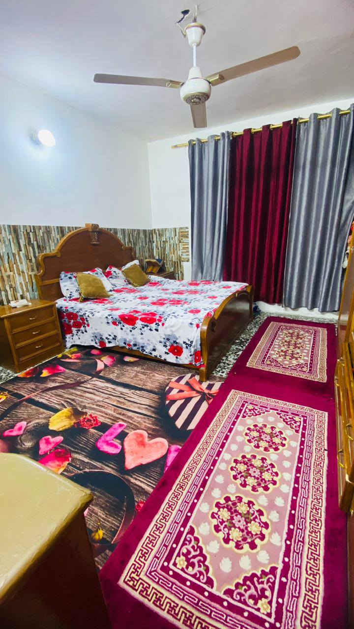 سلام عليكم عيني بيت للبيع 220 متر ركن طابقين بابين دخول وخروج كراج وحديقة البيت فيه 3 مداخل ترك حول البيت الطابق استقبال 7 × 4 صاله 5 × 4 غرفه نوم 5 × 4 حولي داخلي 3 × 5 مطبخ 3 ونص × 5 مخزن 2 × 4
حمام 2 × 3 تواليت داخلي 1 ونص × واحد ونص
تواليت خارجي الطابق الثاني غرفه 5 × 4 مع حمام غرفه نوم مع حمام
4 × 5 بيوتنة وسطحين شتايكر السعر 138 وبي مجال يم الحجي العنوان شارع الخدمات 4000 قرب محطة الغاز
للاستفسار ***********
متوفر واتساب
