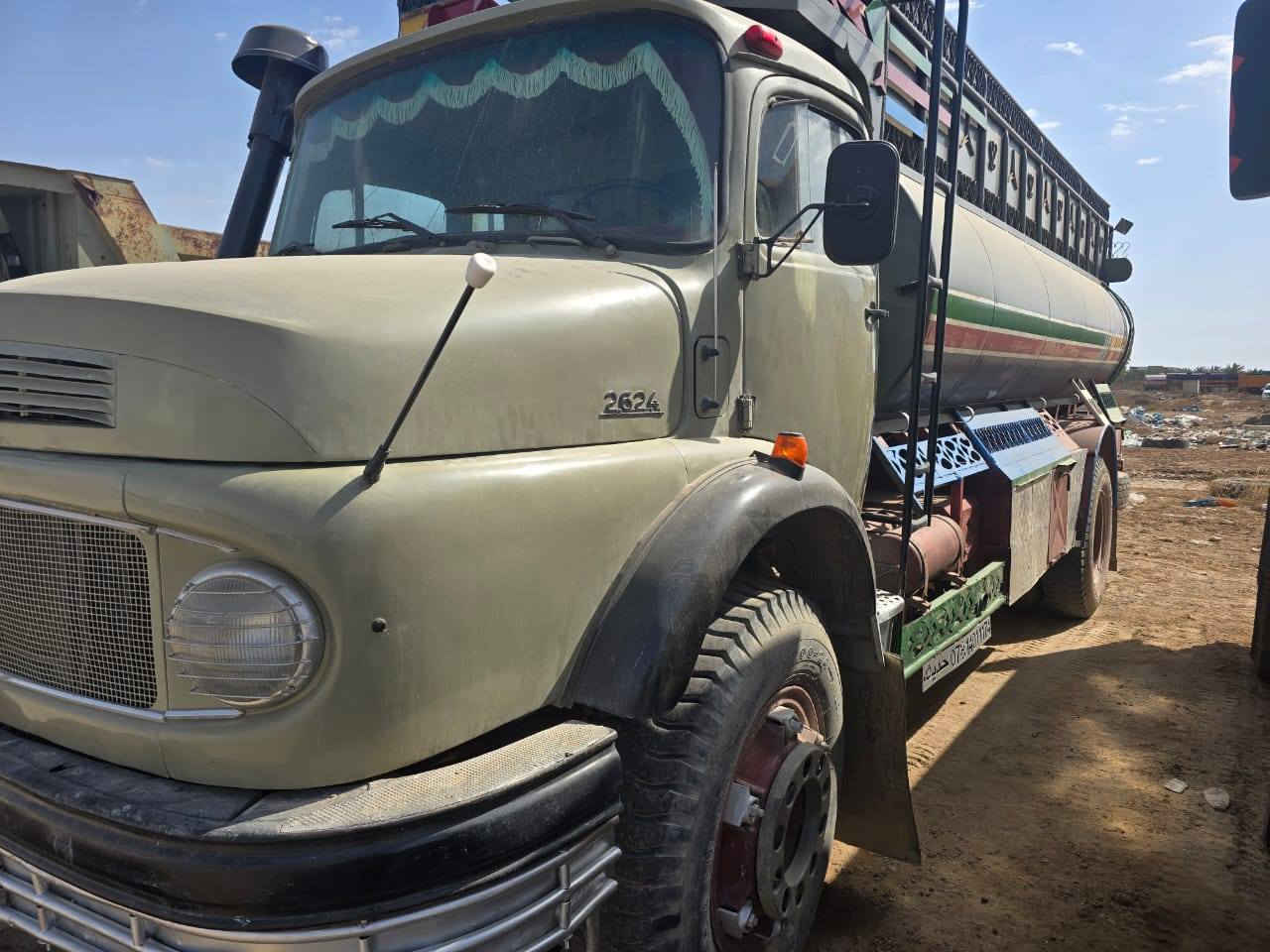 السلام عليكم شباب قجمة تك ٨٠ شاصي بلادي بدون تطوالة بالنسبة للقمارة بخ من الخارج بدون دواخل مكينة ستندر فول ومكفول مابيه نقص برغي سيارة مال جناي بيع مستعجل والرزق على الله والله الي ياخذها يترحملي السعر ٢٥ مليون قفل رقمي ***********اثير واتساب وخط كورك ***********غير متواجد ع الفيس
