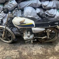 مستعجل ع بيعتهه السعر خاص  ينرادلهه غسله تطلع بلاد ونضيفه  07776062818