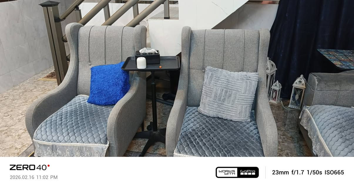 السلام عليكم تخم للبيع 10 مقاعد قماش كتان لون رصاصي نضيف جدا اخذتة ب800 وهسة اريد ابيعه ب550 وبي مجال للتواصل 
***********
