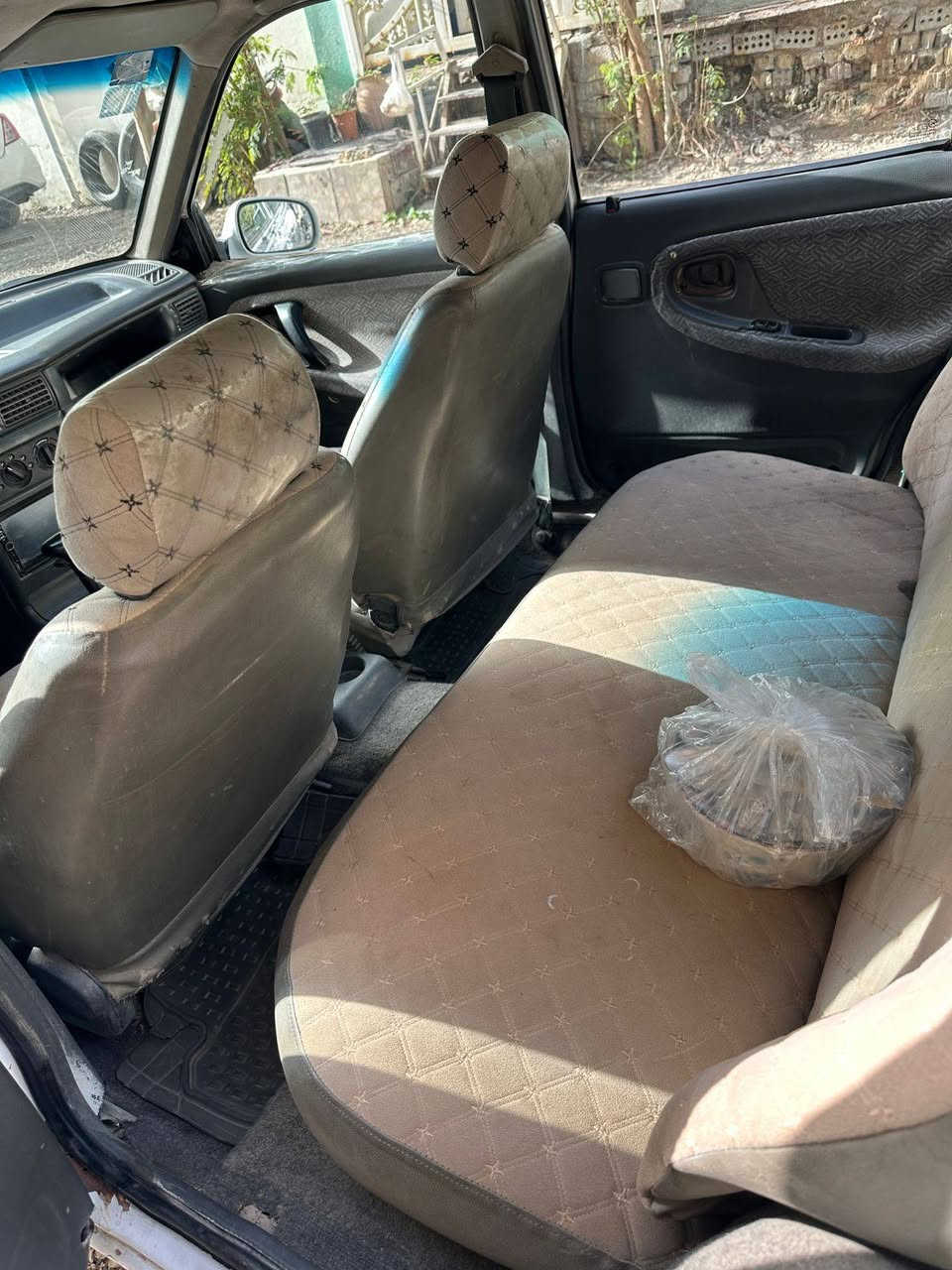 السلام عليكم دايو سلو محرك بيه بخار دوش مفتوح كير مكفول صدر تايرات داخلها نظيف باسمي تحويل مباشر لون ابيض نظيفه سعرها ٢٥ بيها مجال حك الجيه *********** مكاني الكاظميه
