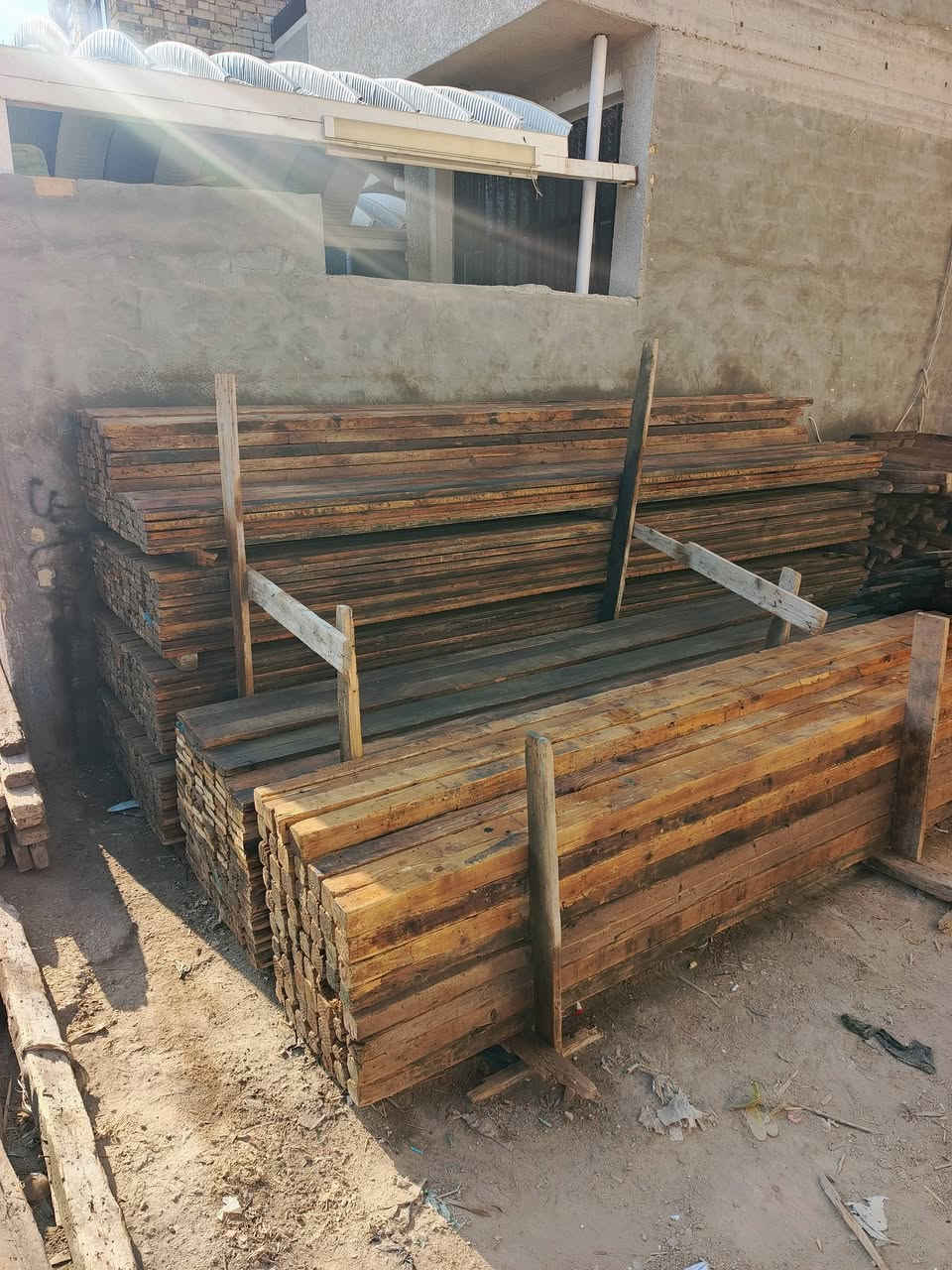 قالب خشب للبيع مساحه 200متر روسي تارس العنوان بابل ***********.  ***********
