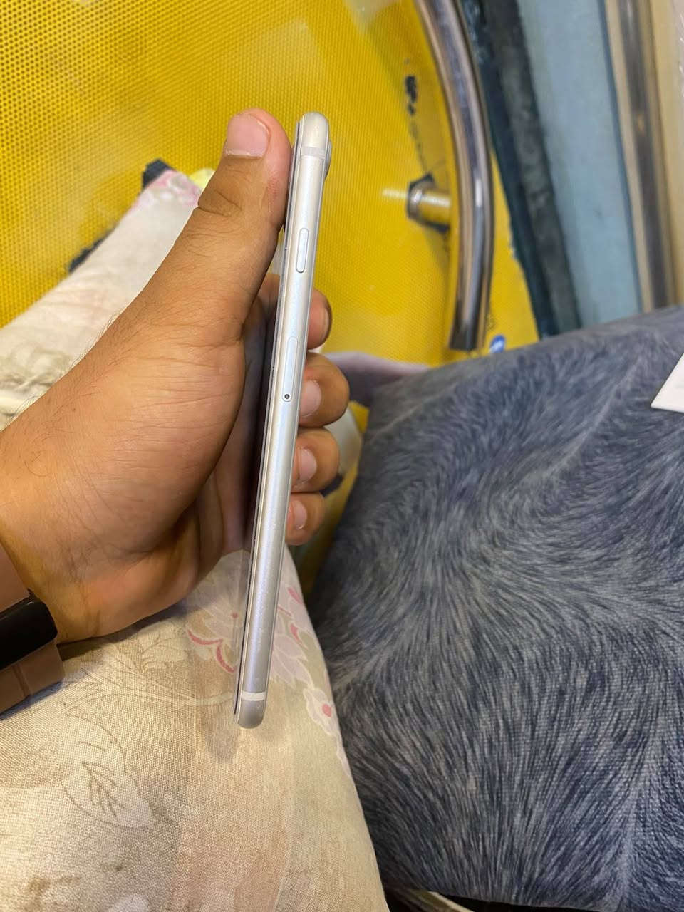 سلام عليكم
متوفر ايفون 8 بلص 
ذاكره 256 كرتونه ويه 
مبدل بطاريه 100 
جهاز نضيف معنه الكلمه 
بس ضهر مفطور
 جهاز شرط من 
كل النواحي 
نضافه الف بل ميه
سعر ١٥٠
رقمي للنتصال ***********
