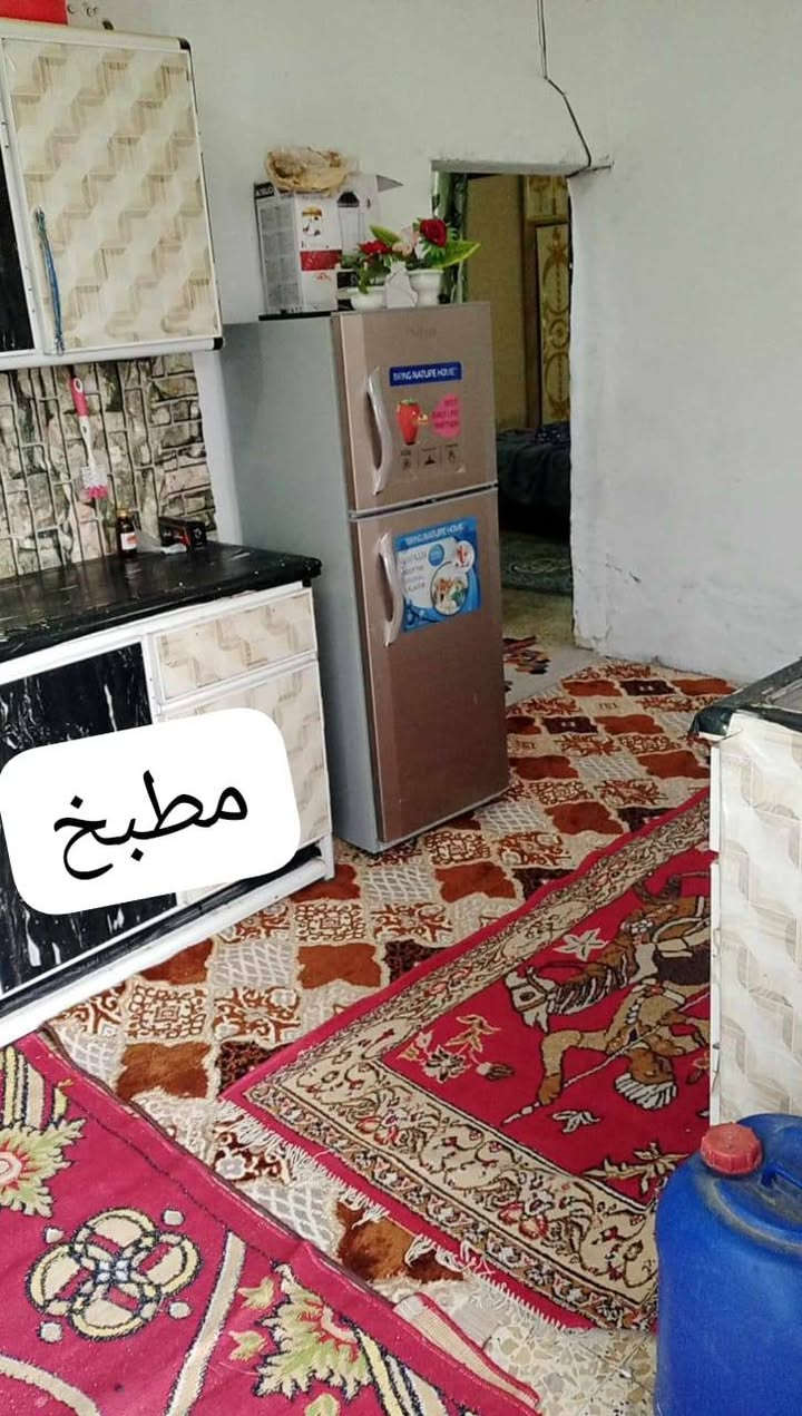 بيت للبيع بالدوانم مقابل صوره السيد  بالشارع الي بصف شارع حسن باتول مساحته ١١٠متر كامل بناء حته السطح شتايكر حمامين داخلي وخارجي نقصه بس الصاله بياض نضيف ومرتب والتبليط بالباب مجاري ومي وكهرباء كلشي 

للاستفسار الاتصال ع رقم ***********
