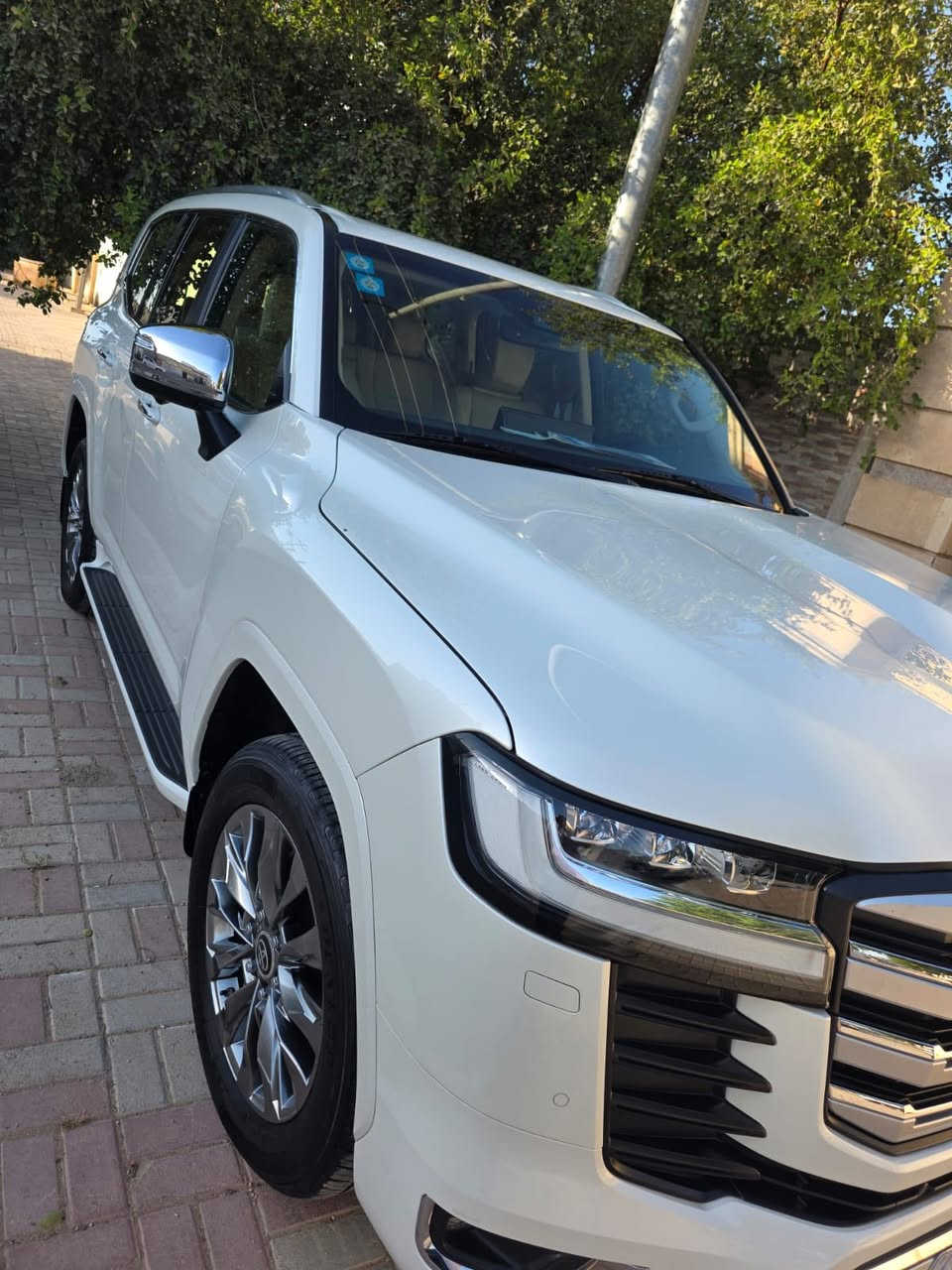 سلام عليكم لاندكروزر موديل 2022 VX  بسعر مناسب  رقم بغداد تحويل مباشر السعر 63500 وبيهه مجال بالخير على المشتري مقدما  عداد الكيلو متر 46 الف سبيرهه منازل مواصفات سياره سلايد رادار توقف ذاتي لايت عدسه متحركه كشن سايق خزن ذاكره تبريد بالكشنات ستيرن كهربائي كشنات كهربائي اماميه وخلفيه 3 شاشات كامرا سماعات JBL سياره فول مواصفات معروفه مواصفات ل VX سياره كفاله من الصبغ ولتبديل …  مكان السياره الرمادي    اي استفسار  ***********
