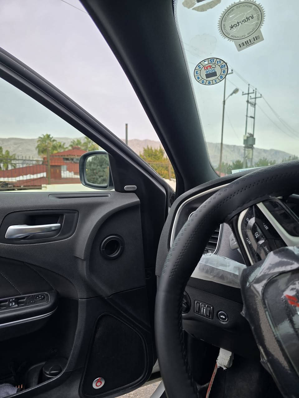 Charger SXT
جارجر موديل 2018 
رقم دهوك دولي بسمي
وارد كندي  كفاله عامه 
جاهزه للخير 
مكينه كير كفاله شرط ع وضع الشركه 
صدر امامي وخلفي شرط طكه مابي
تخم تاير مصارلة شهر شاده

المسافة المقطوعة 65

حجم المحرك 3600

مواصفات 
فتحه
رادار  
شفتات استيرن
دماااام خلفي
داخل اسود
كامره خلفيه
 مصابيح امامية زنون مع بلوجكتر LED .
ويل قياس 20
 مقاعد أمامية كهربائية
مقاعد أمامية  وتدفئة .
 تشغيل عن بعد . .
 محدد سرعة . .
 كاميرا خلفية دوارة.
حساس خلفي
 مرايا  ترحيب متحسسة للاضاءة
دخول ذكي بصمة
#ملاحظه
السياره جديده جداً وبدون بارد 
للاستفسار 
*********** 
مكان السيارة موصل
