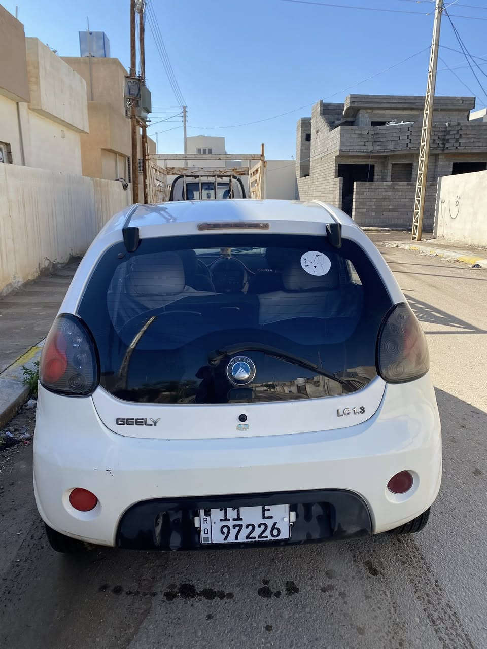 السلام عليكم جيلي باندا 2012 للبيع 
محرك كير بلاد مال شركة 
تبريد شغال 
كهربائيات شغالة شاشة و كامرة 
السيارة رقم بغداد مشروع وطني بأسمي
السعر 40 وبيها مجال حك الجية 
العنوان صلاح الدين/ تكريت 
للتواصل ***********
