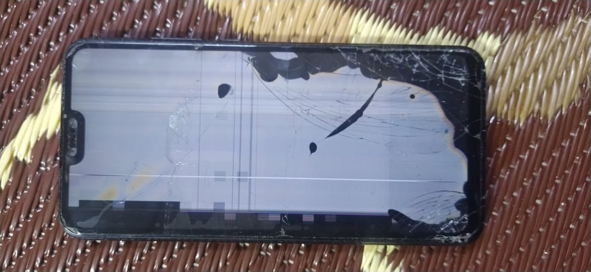 واي تسعه 2019 فقط شاشه مكسوره سعرو 20 قفلو 
مكاني الايمن وادي حجر ***********
