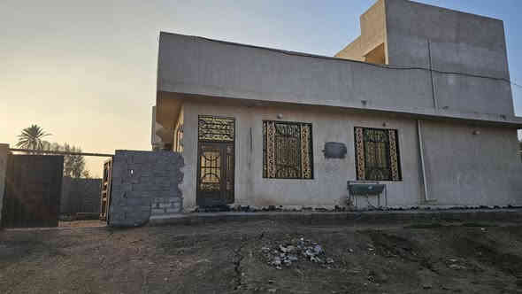 ✅️دونم إله ربع في كربلاء 
 دونم إله ربع للبيع واجهة 40 متر مع بيت طابق ونص مساحة البيت 200 متر تحت البناء طابو زراعي سند 25 (تحويل مباشر بأسم المشتري) الموقع كربلاء - منطقة ال جباس شارع نجف كربلاء عمود 1095 وتنزل 3 كيلو عن الشارع العام طريق الزوار يبعد من مركز مدينة كربلاء الامام الحسين(ع) 15 كيلو 

💵السعر 140 مليون مكتب الحسناوي للعقار  

أتصل الآن : *********** 📞
