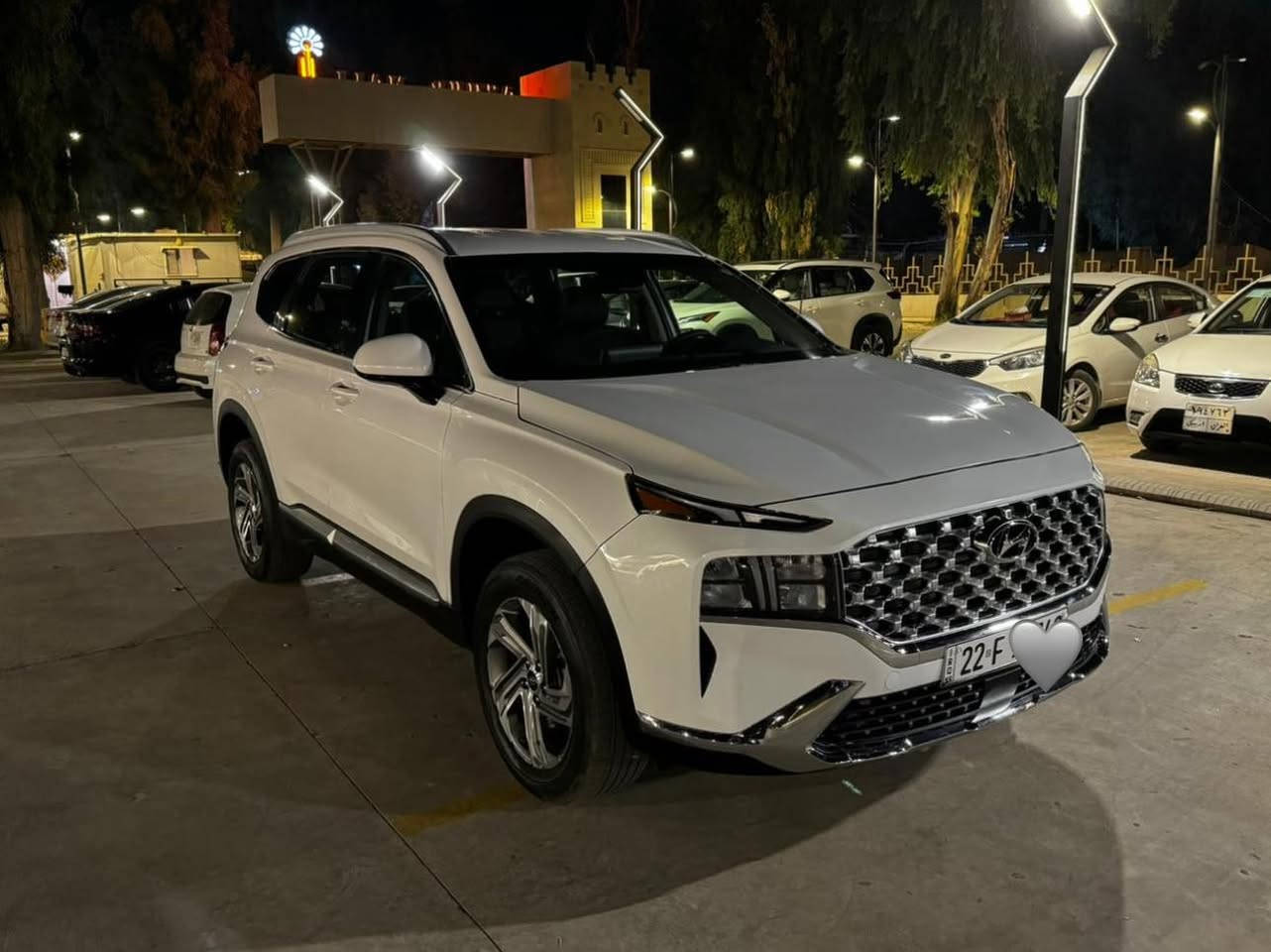 للبيع هيونداي سنتافي 2022 أمريكي فل مواصفات
السيارة أمريكي، فول كامل، استخدام شخصي ونظيفة:
 • بصمة تشغيل + بصمة أبواب
 • تشغيل بدون مفتاح
 • قيادة ذاتية
 • مثبت سرعة عادي وذكي
 • رادار أمامي وخلفي
 • رادار النقطة العمياء
 • نظام منع التصادم الأمامي
 • نظام المحافظة على المسار
 • تنبيه الخروج عن المسار
 • شاشة كبيرة
 • Apple CarPlay & Android Auto
 • كاميرا خلفية
 • حساسات أمامي وخلفي
 • گير أوتوماتيك بيانو
 • أربع وضعيات قيادة (Eco – Normal – Sport)
 • مقاعد شامواه
 • مقاعد أمامية كهرباء
 • تكييف أوتوماتيك
 • ستيرن متعدد الوظائف
 • مرايا كهرباء مع طي
 • إنارة LED
 • 
 • ABS + ESP
 • وسائد هوائية
 • السيارة جاهزة للفحص بأي مكان

📍 الموصل
💰 السعر خاص وقابل للتفاوض الجدي
📞 للاتصال / واتساب: ***********
